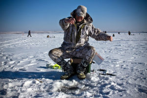 Особенности ловли с первого льда
